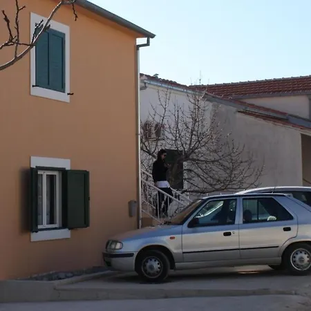 펜션 House With A Parking Space Seget Vranjica, Trogir - 6115 브랜지카